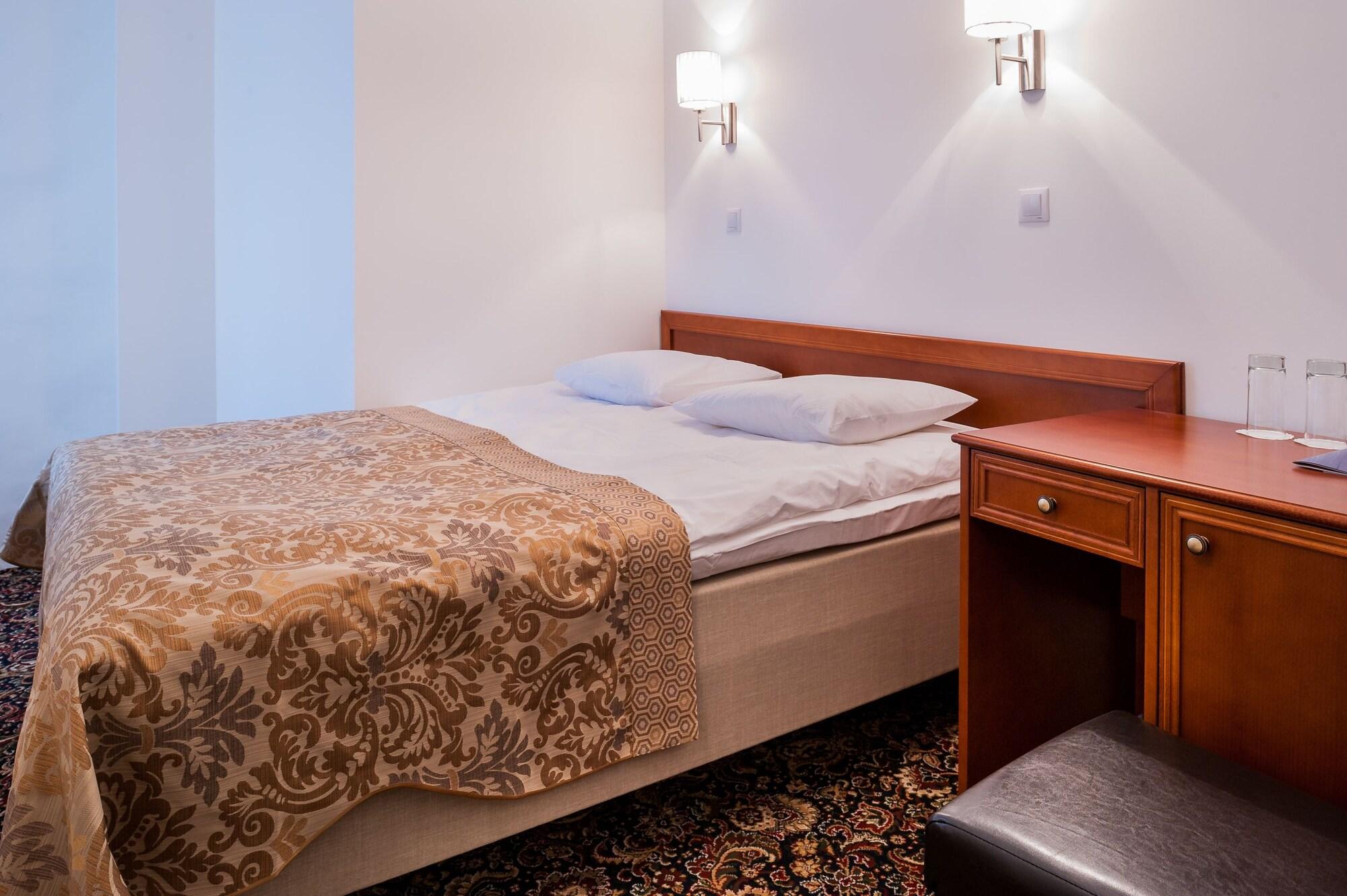 Three Crowns Residents Hotel Талин Екстериор снимка