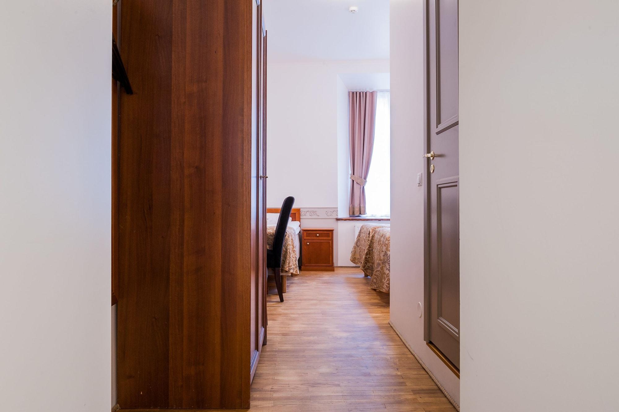 Three Crowns Residents Hotel Талин Екстериор снимка