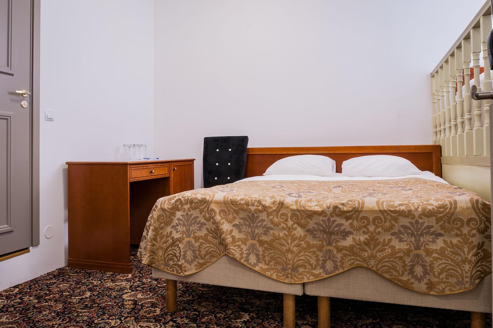 Three Crowns Residents Hotel Талин Екстериор снимка