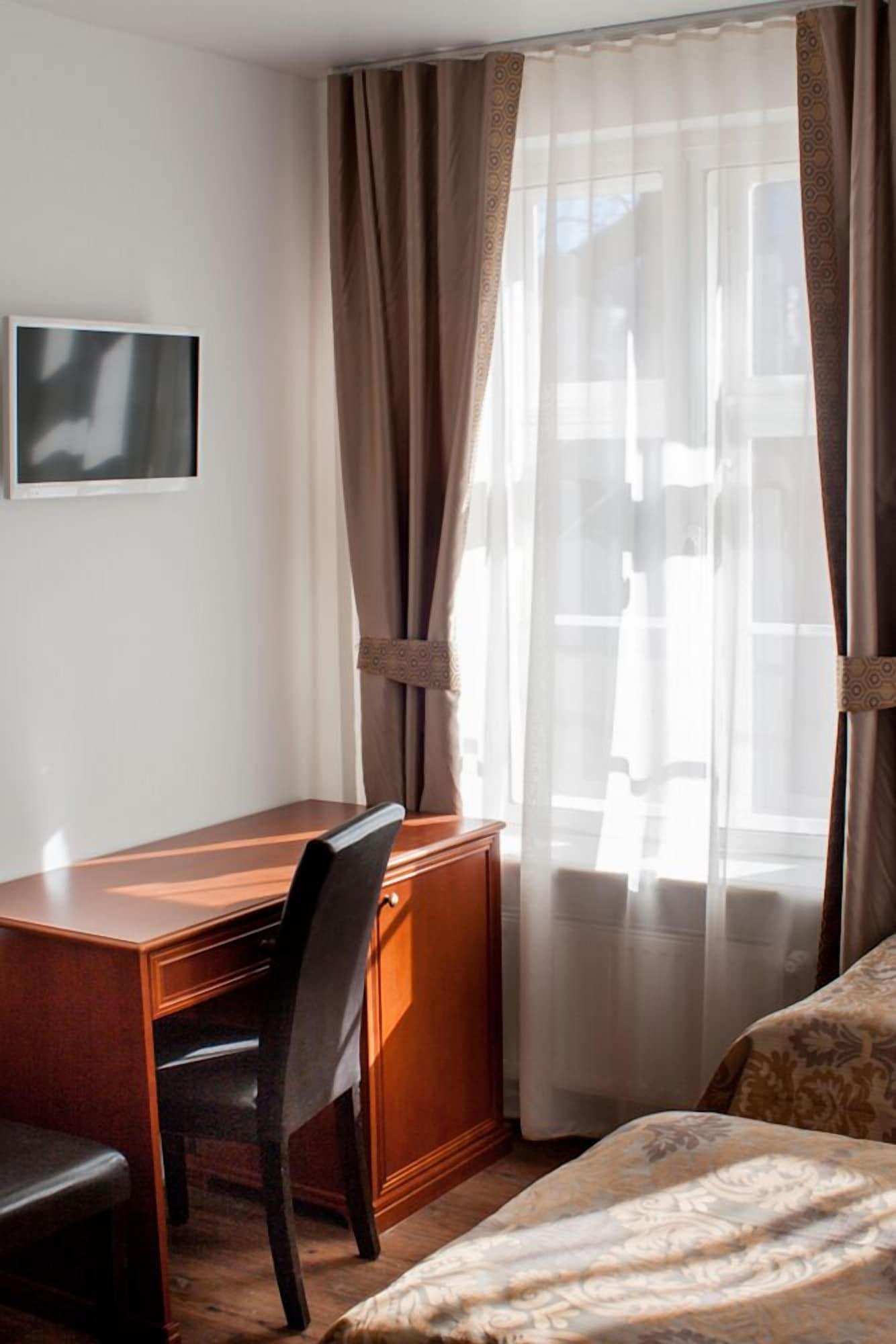 Three Crowns Residents Hotel Талин Екстериор снимка