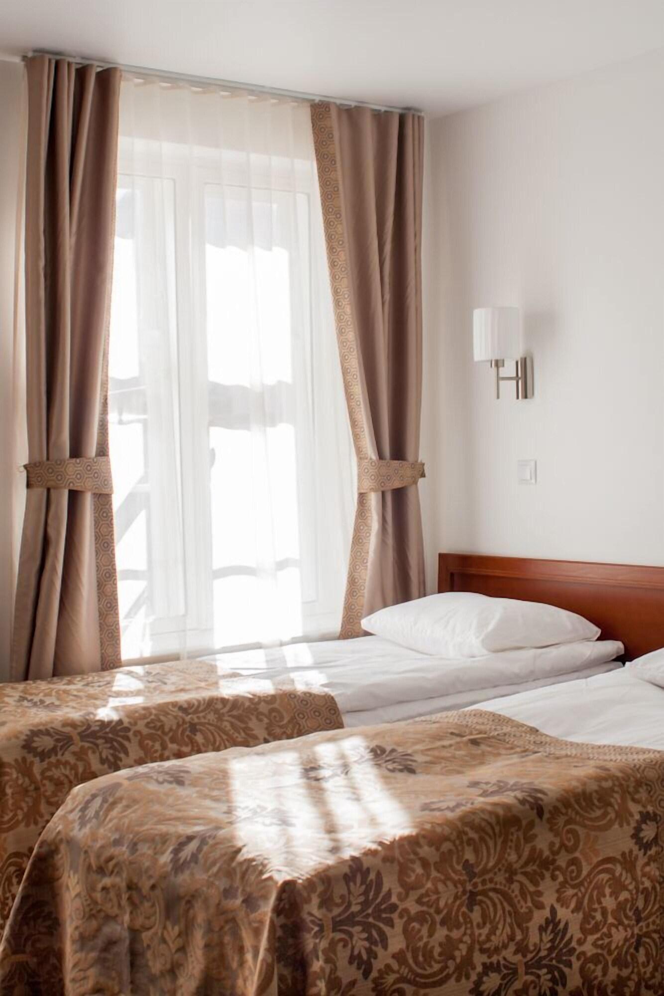 Three Crowns Residents Hotel Талин Екстериор снимка