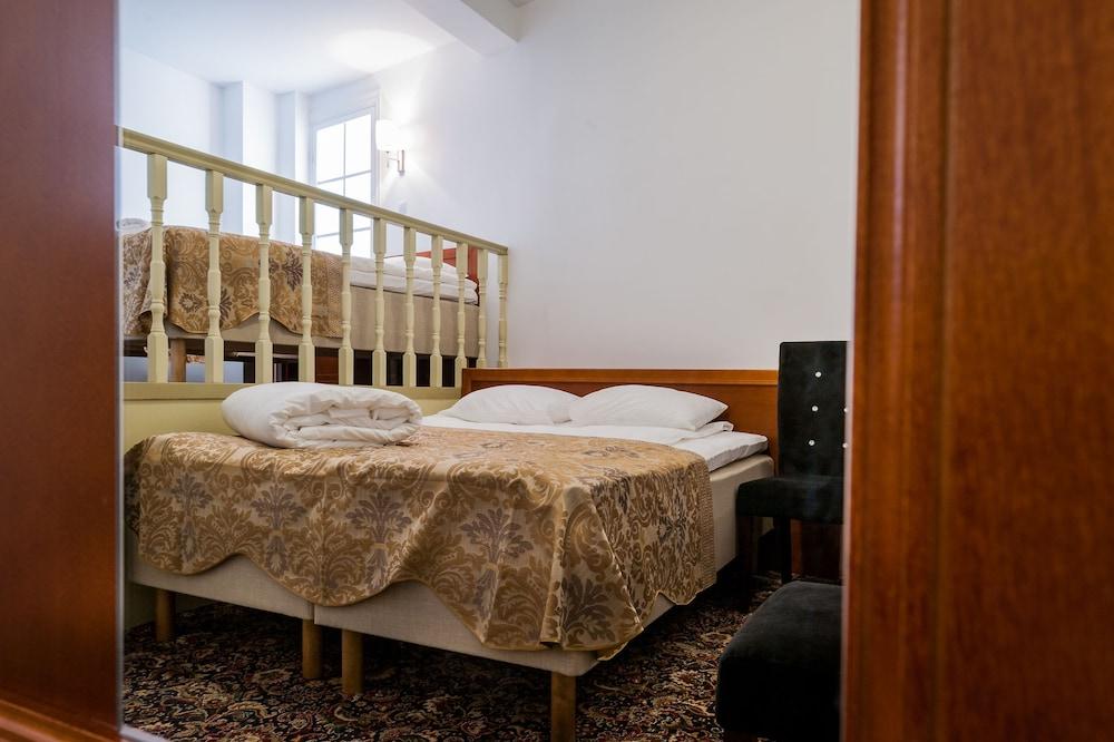 Three Crowns Residents Hotel Талин Екстериор снимка