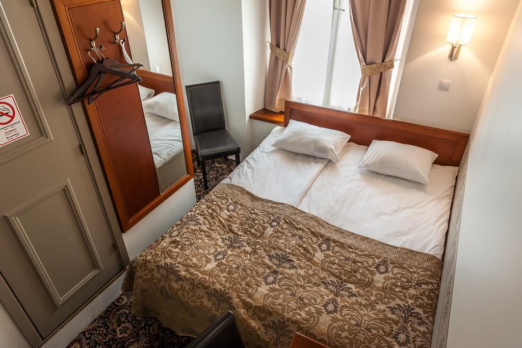 Three Crowns Residents Hotel Талин Екстериор снимка