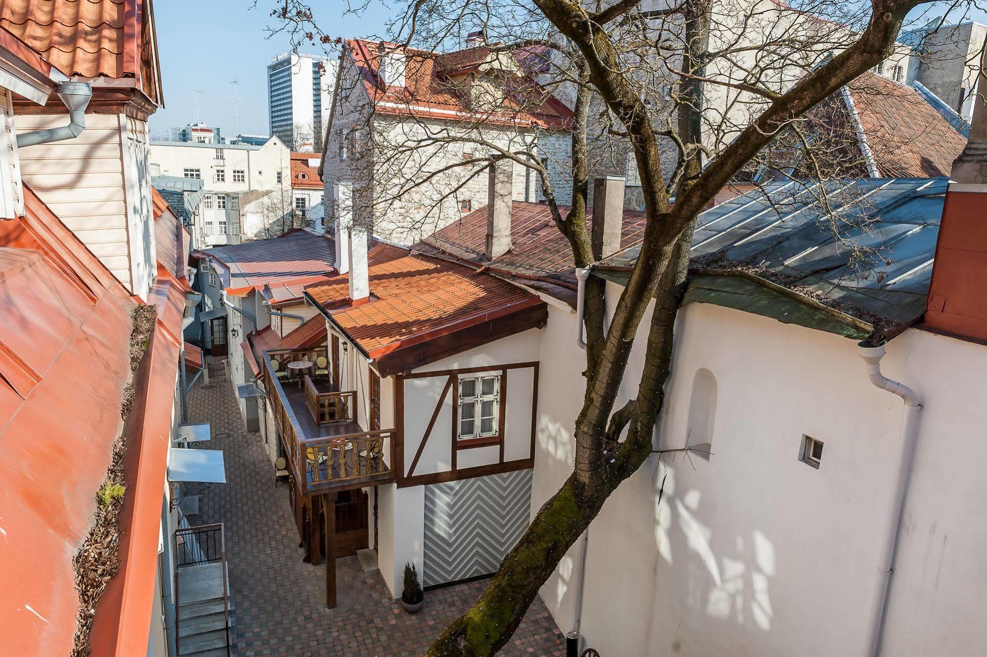 Three Crowns Residents Hotel Талин Екстериор снимка
